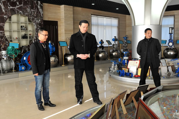 �Aͤ�(zh��n)�hί��ӛ��e���^�����y�Tչʾ�d