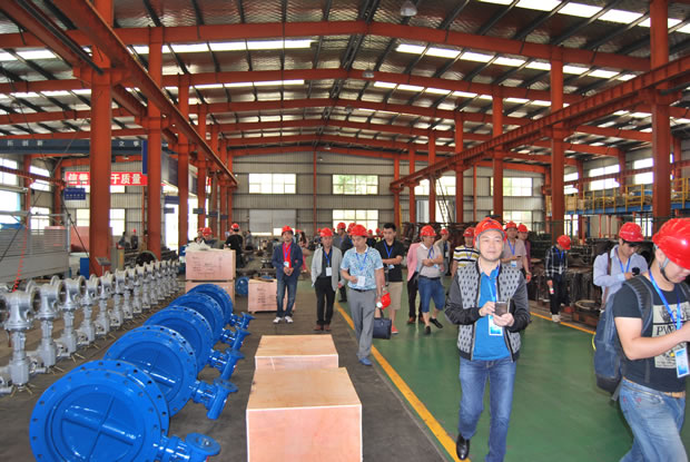 �Ϻ������y�T�S���F(tu��n)ȫ����(y��u)�㽛(j��ng)�N����Մ���������텢�^��˾���a(ch��n)�ӹ�܇�g���D 4��