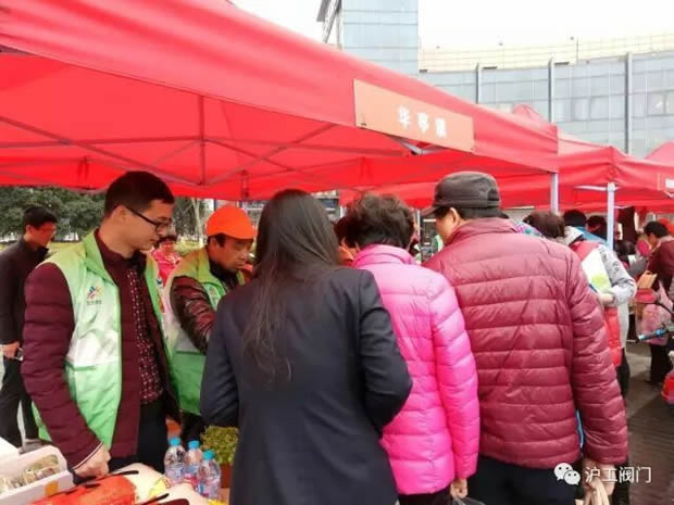 �Ϻ������y�T�S���F(tu��n)���ӡ���(��i)������ �С���ů�����½M��־Ը�߷���(w��)���(d��ng)���D3��