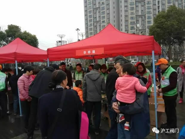 �Ϻ������y�T�S���F(tu��n)���ӡ���(��i)������ �С���ů�����½M��־Ը�߷���(w��)���(d��ng)���D5��