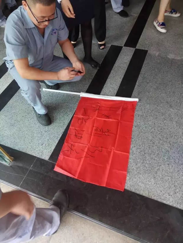 �Ϻ������y�T�S���ľ������P(y��ng)�ഺ���|(zh��)��չ��ӣ��D1��